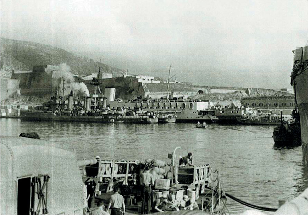 Плавмастерская «Vindictive» в Мерс-эль-Кебире, июнь 1943 г.