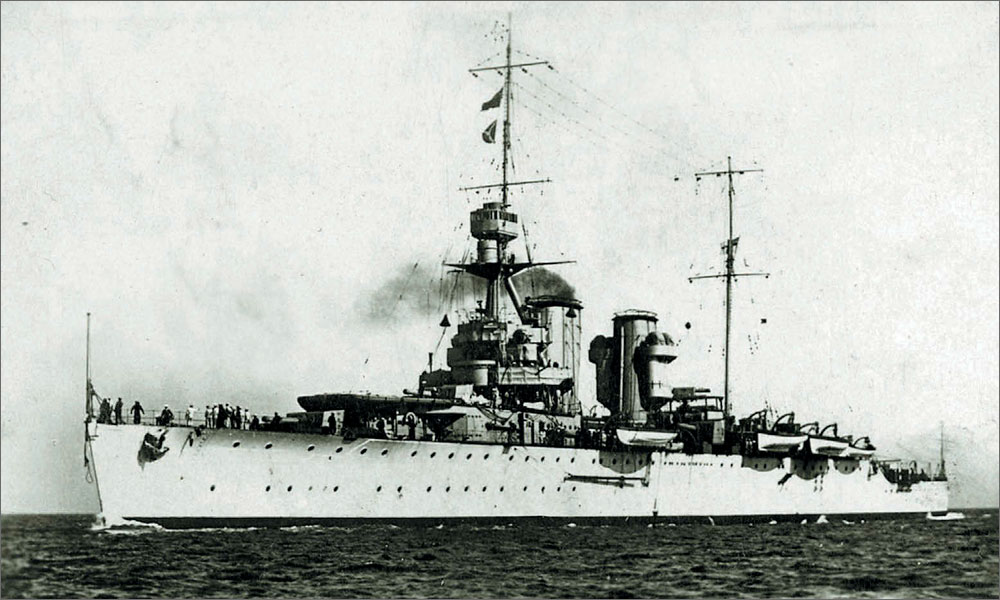 Крейсер «Hawkins» вскоре после вступления в строй