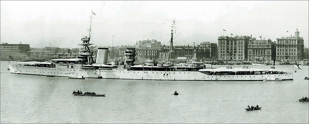 Крейсер «Hawkins» в Шанхае